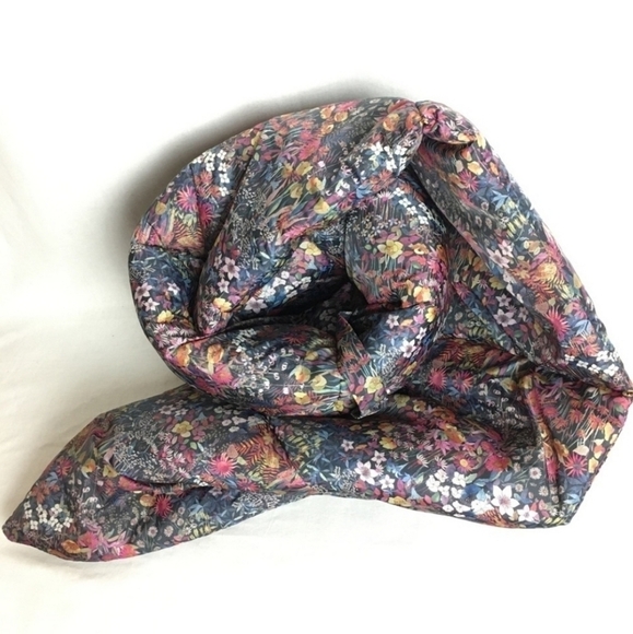 NWT  J.CREW Liberty Art‎ floral print puffer scarf Style K6258. - Picture 3 of 10